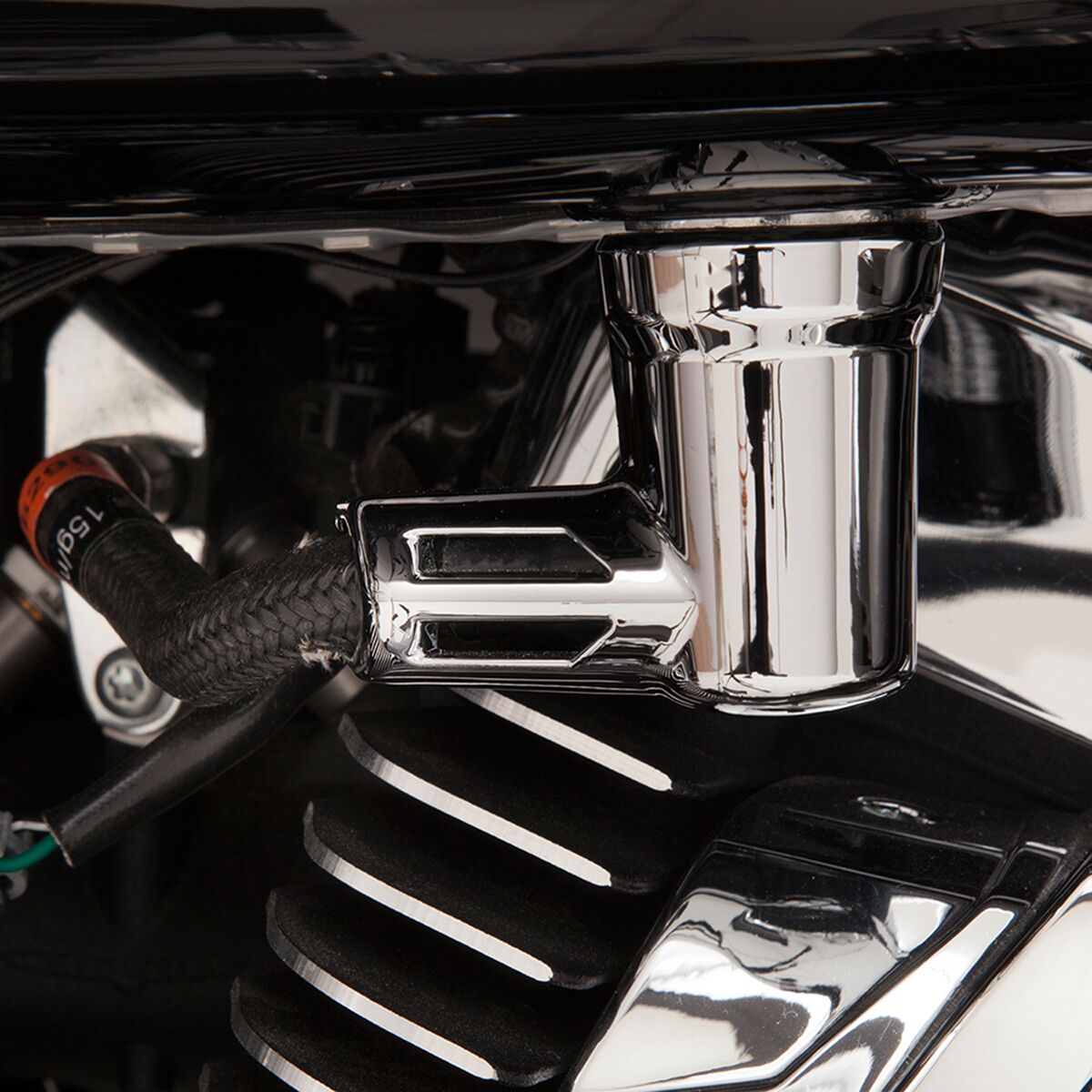 COVER FUEL FTNG 01-17 CH
