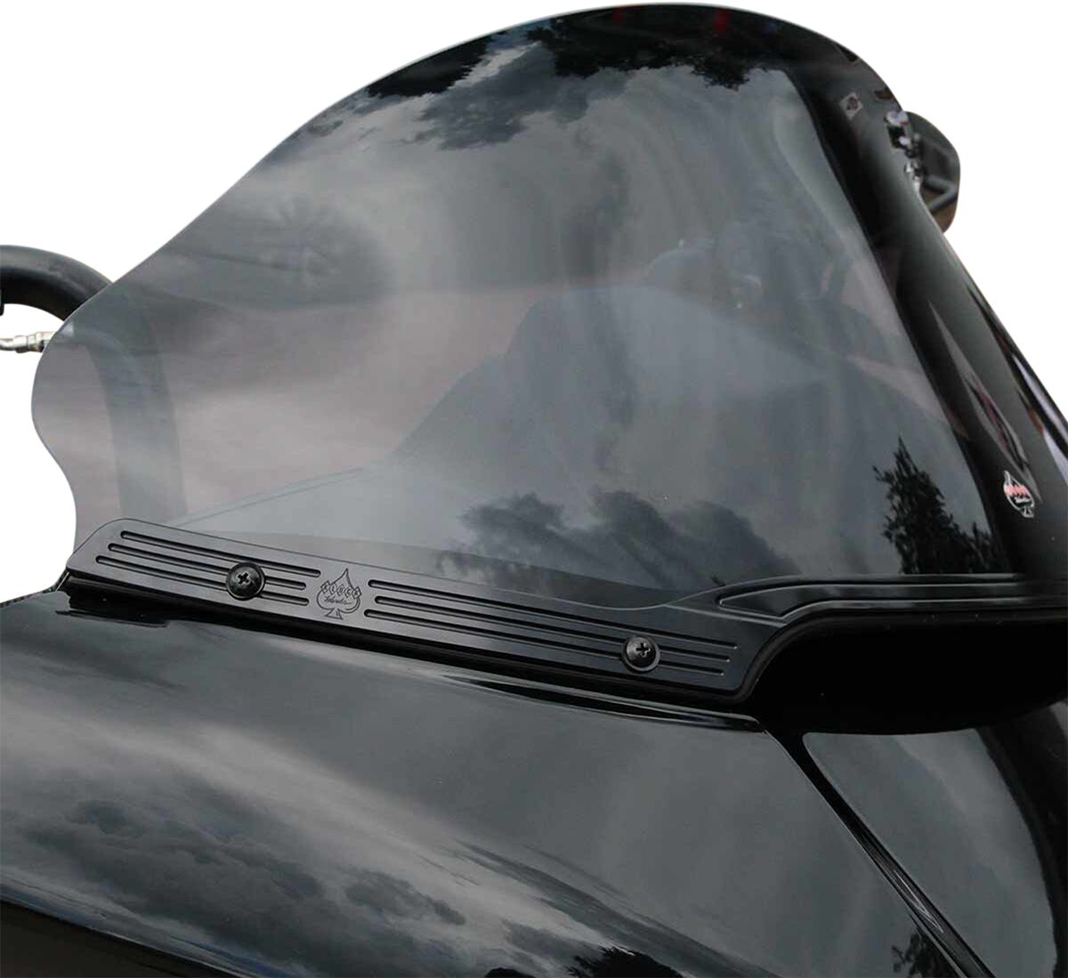 FLTR - 2015+ - WINDSHIELD TRIM