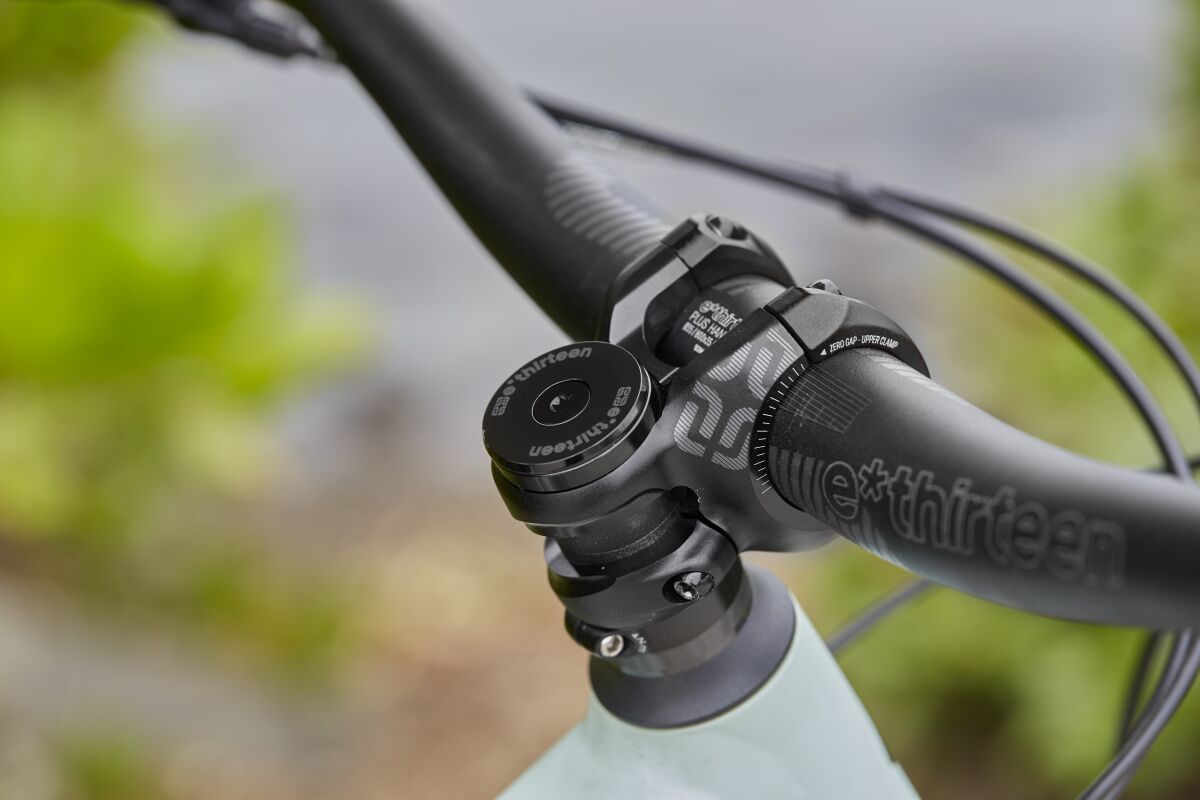 TOP CAP + HEADSET SPACER BLACK